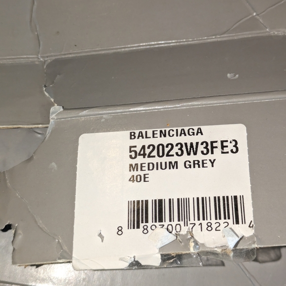 BALENCIAGA - Picture 13 of 15
